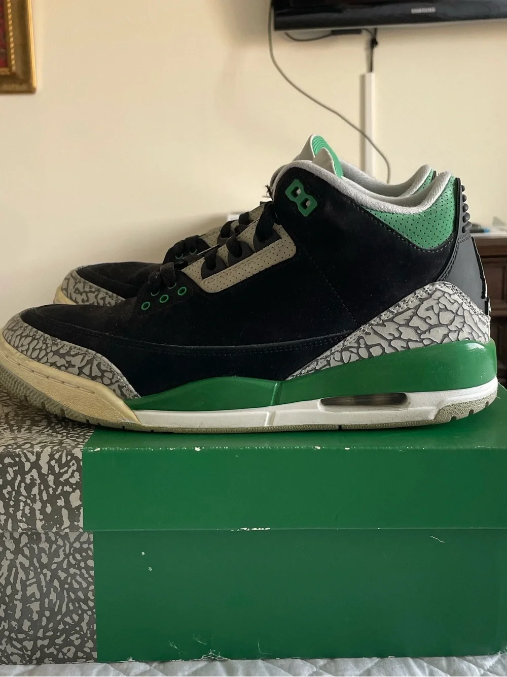 Men’s Jordan 3 pine green size 9.5